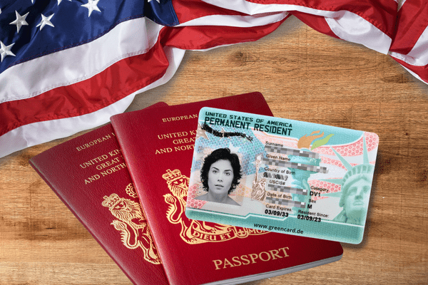 Green Card, drapeau et passeport