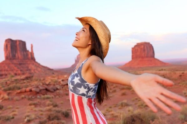 Une femme à Monument Valley